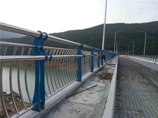 威海不锈钢桥梁护栏的特点及其在桥梁安全中的重要作用
