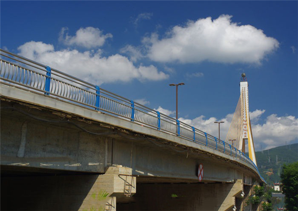 威海304不锈钢桥梁护栏：安全、耐用与美观的完美结合