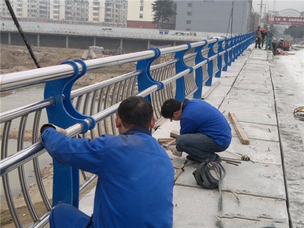 威海不锈钢桥梁护栏除锈维护的重要性及其方法