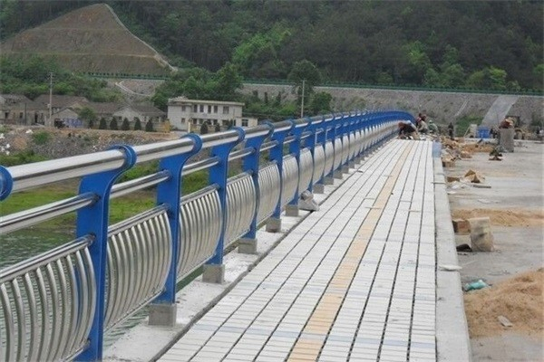 威海不锈钢桥梁灯光护栏