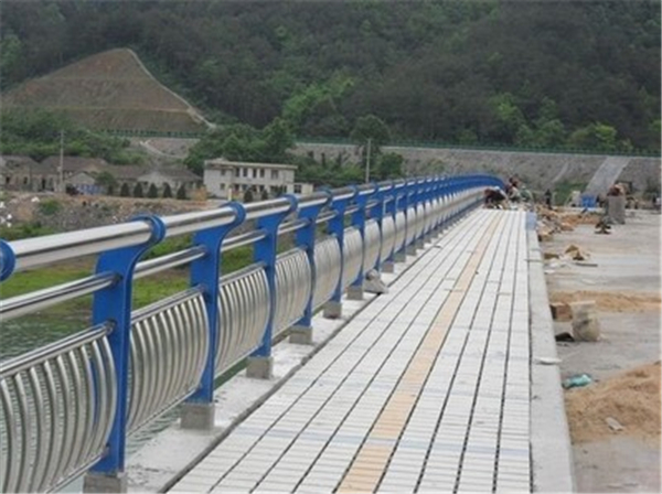 威海不锈钢桥梁护栏是一种什么材质的护栏