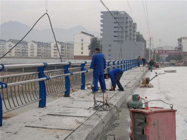 威海不锈钢复合管护栏常见问题及解决方案